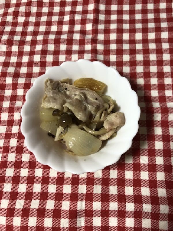 しめじ&豚バラ旨にんにく甘玉ねぎ炒め