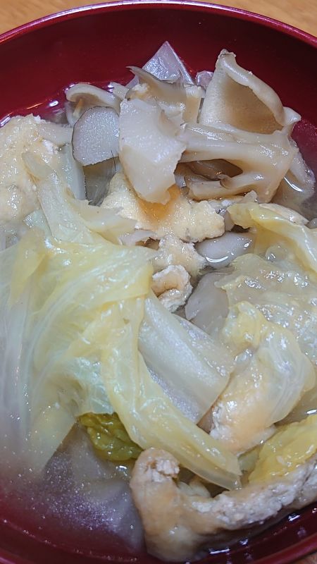 舞茸と白菜と揚げの味噌汁