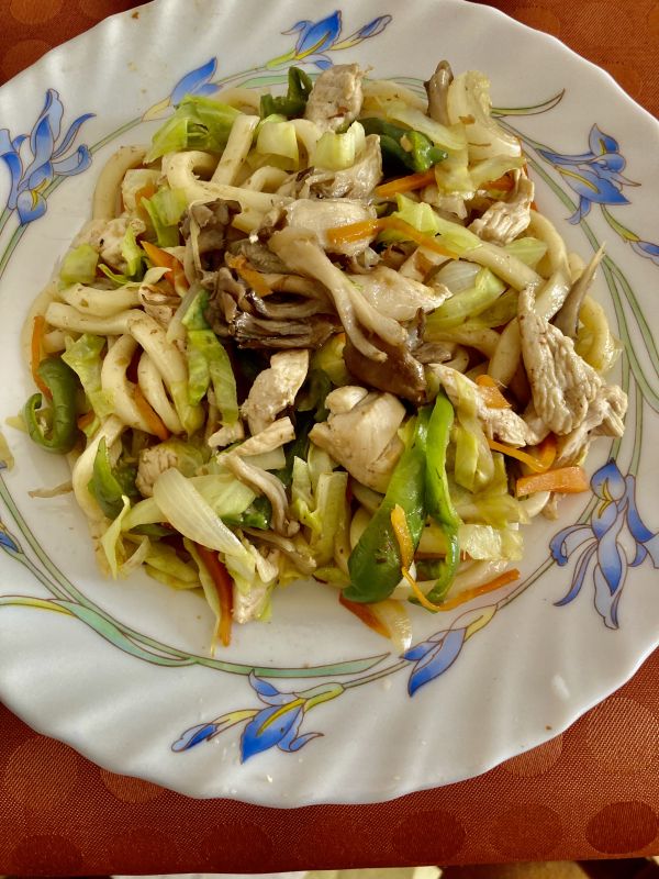 まいたけ　野菜どっさり焼きうどん