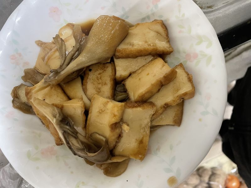 厚揚げとまいたけの甘辛炒め