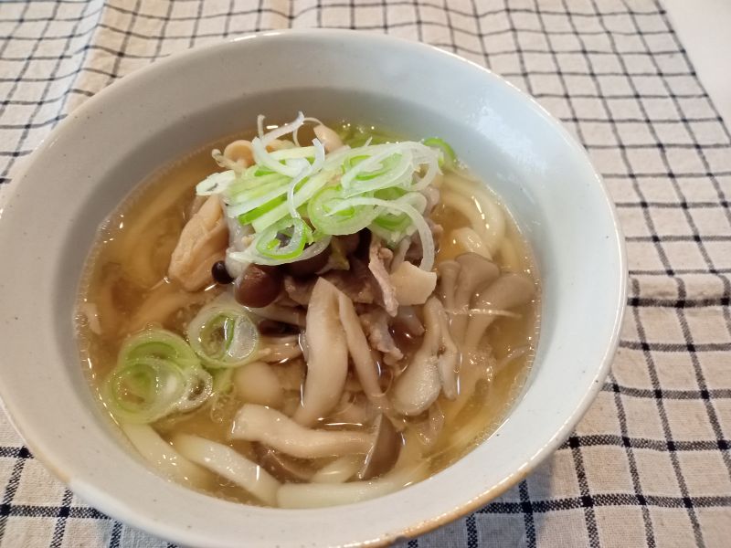 キノコたっぷり豚コンソメうどん