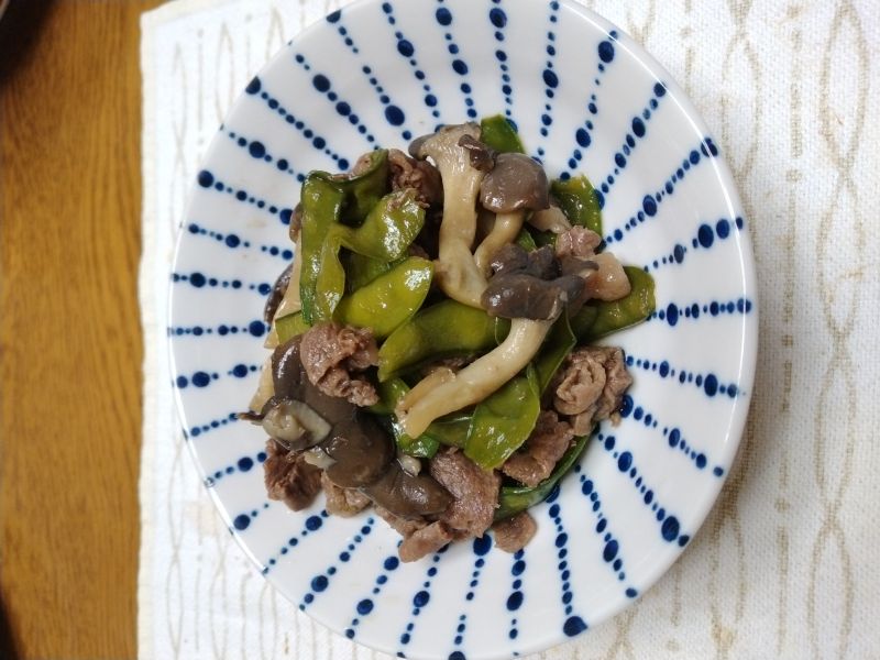 ひらたけと細切れ牛肉とさや豆の三温糖煮