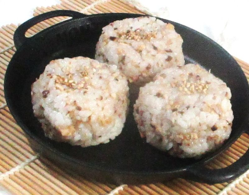 どんこ混ぜ込み中華おにぎり