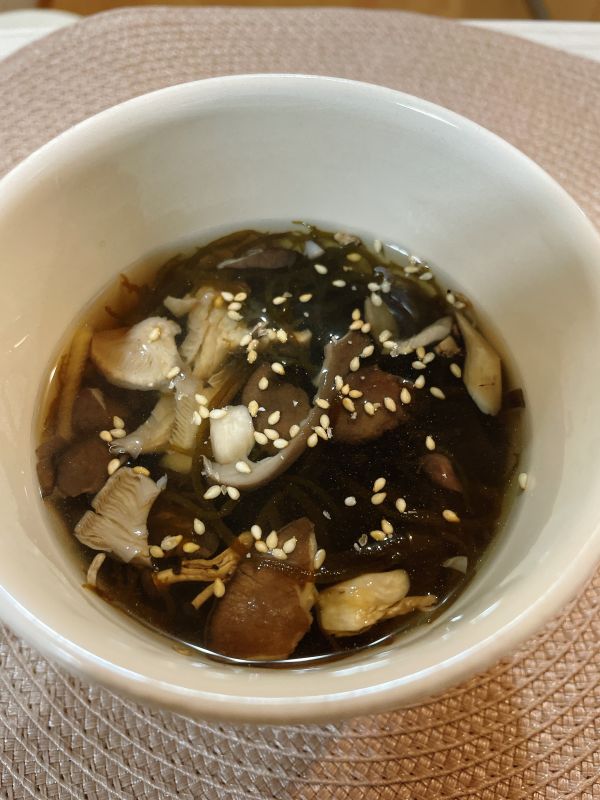 もずくときのこのスープ