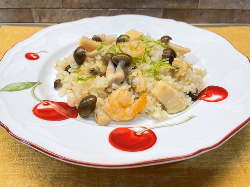 炊飯器で簡単美味しい！ブナシメジとシーフードのピラフ♪
