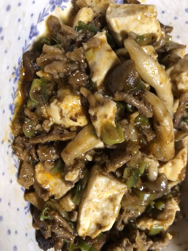 合い挽き肉増量でガッツリ、しめじでヘルシーな麻婆豆腐