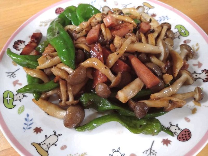 ブナシメジと甘長とうがらしの炒め物