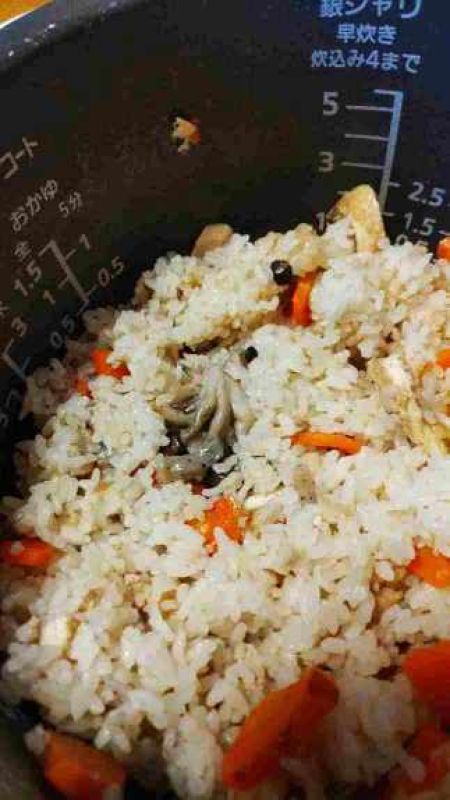 しめじ香る炊き込みご飯