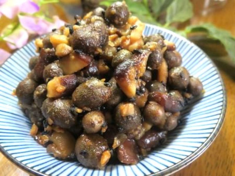 むかごと生どんこのごま味噌炒め