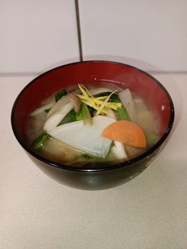 体にイイきのこ味噌汁