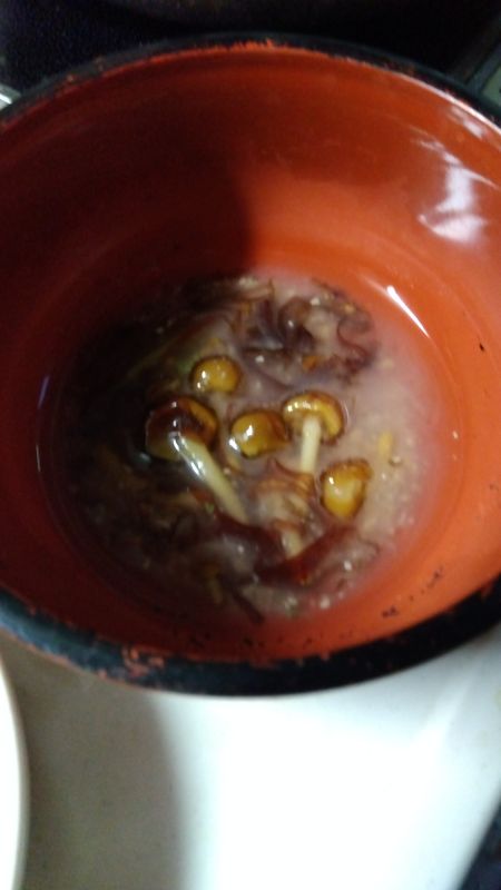 なめこと岩のり味噌汁