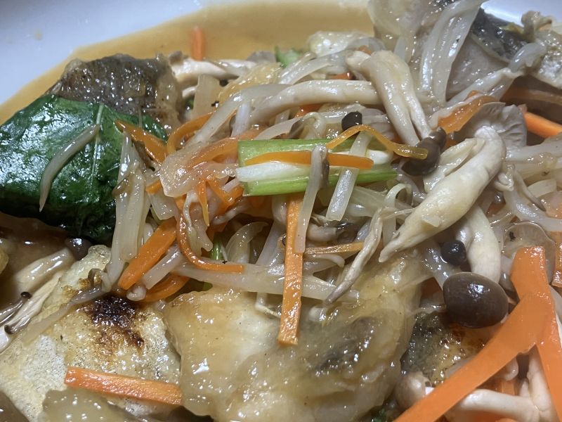 鱈のきのこ餡かけ