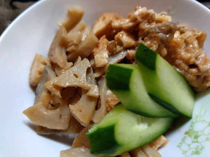 厚揚げ麻婆、蓮根きんぴら丼