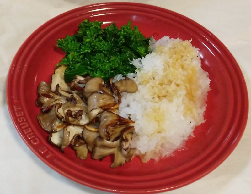 焼き舞茸と菜の花のみぞれ和え