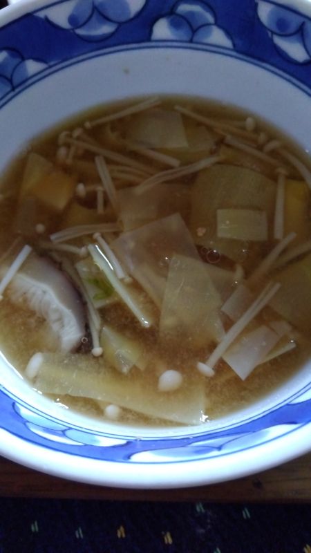 新たけのこしいたけ味噌汁