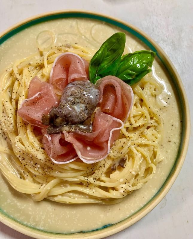 霜降りひらたけの冷製カルボナーラ