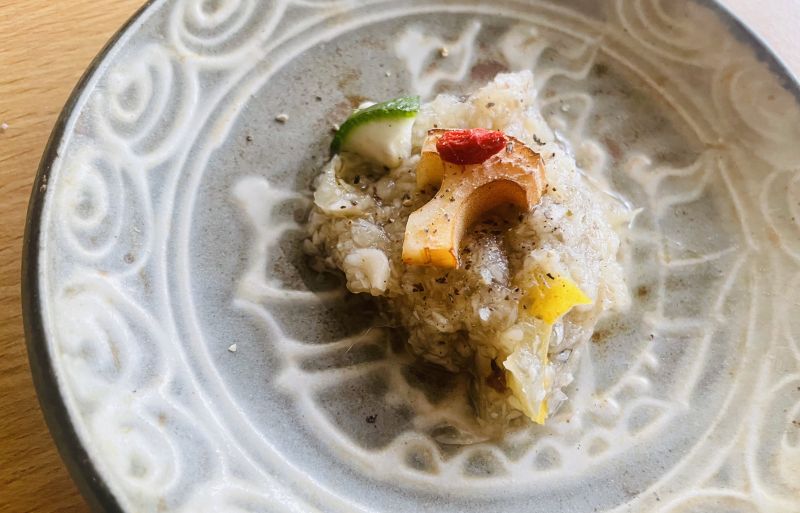 夏の疲れに　しめじの出汁ゼリー　蓮根グリルとくこの実　かぼすを添えて