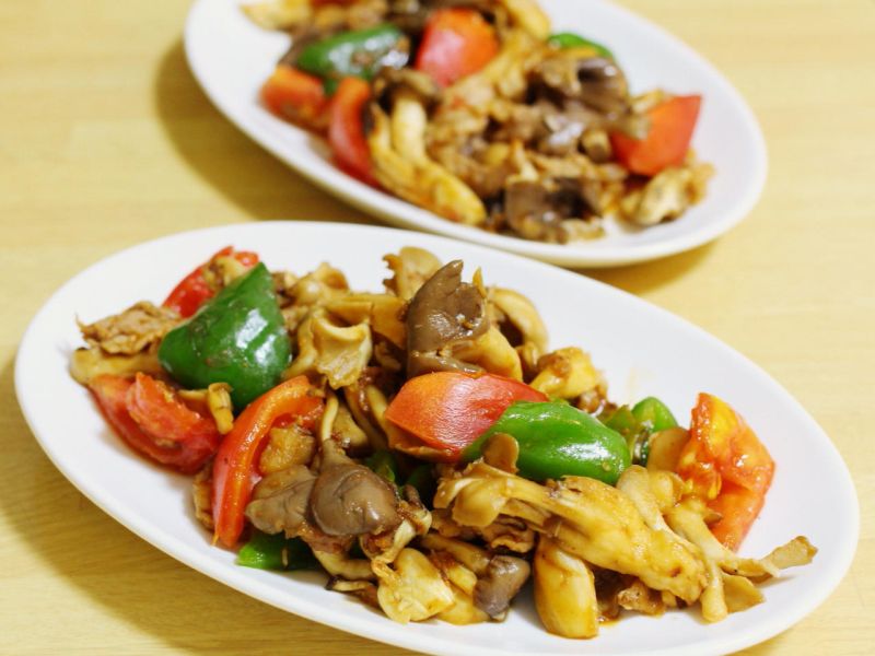 きのこと豚肉のトマ味噌炒め