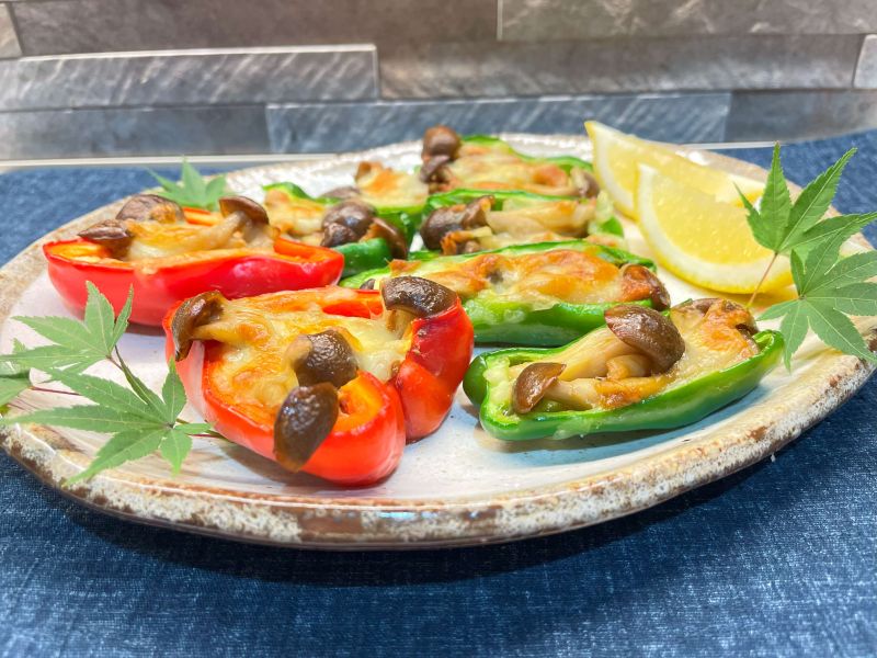 秋の彩り！ブナシメジとツナのピーマン詰め焼き♪