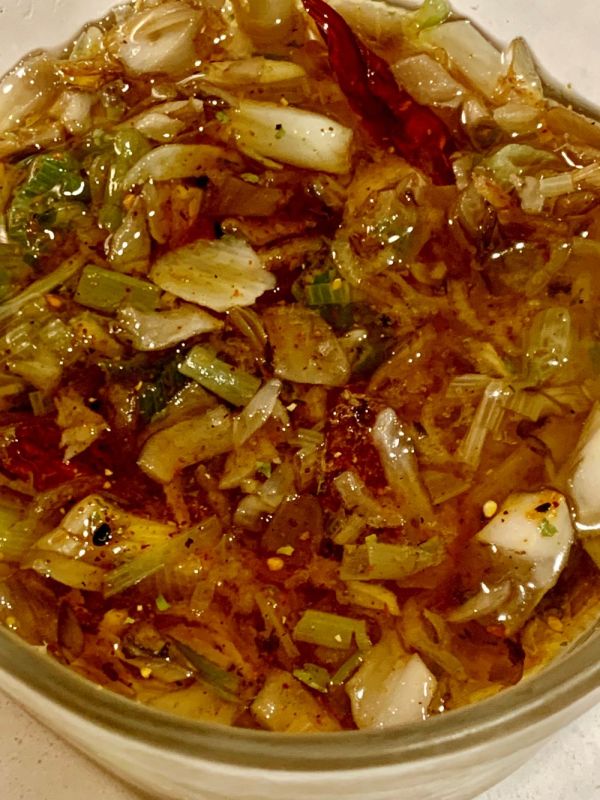 鍋の薬味にも使える、マイタケの食べるラー油