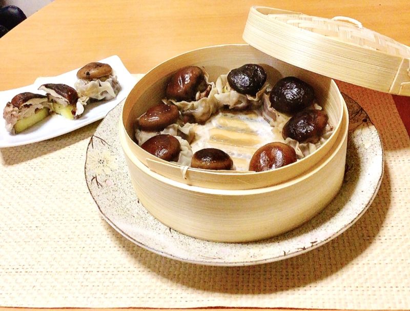 椎茸とさつまいものケイジャンチキン蒸し餃子