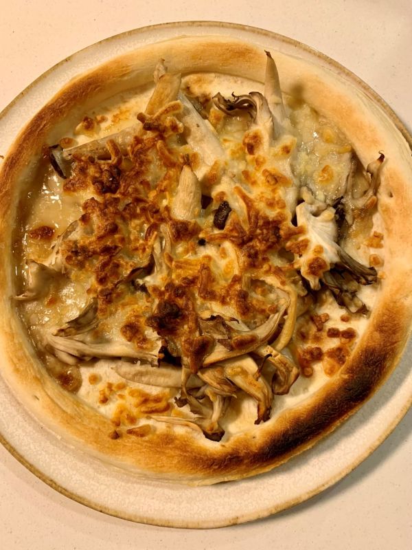 クアトロ フンギのクリームピザ