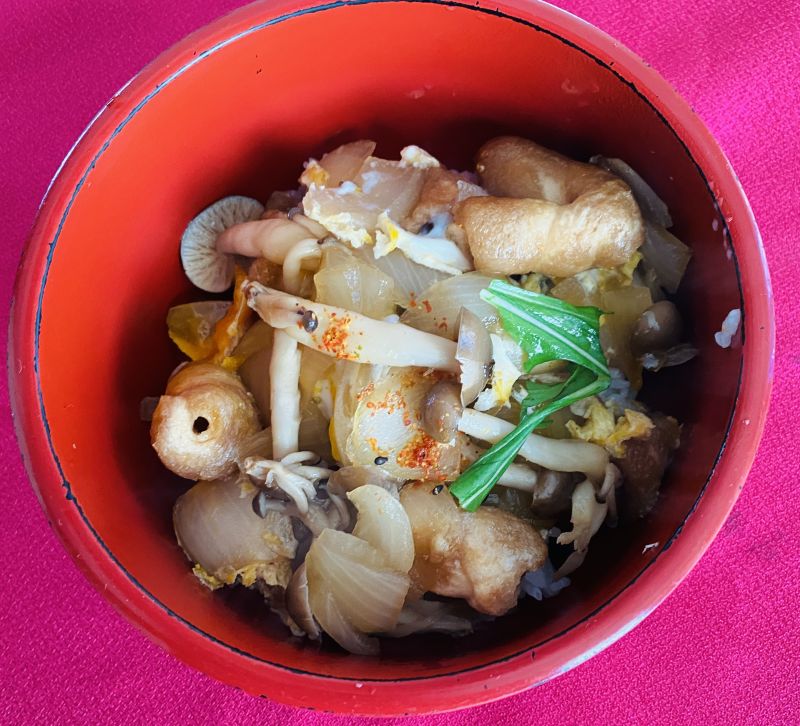 しめじと焼き麩の卵とじ丼