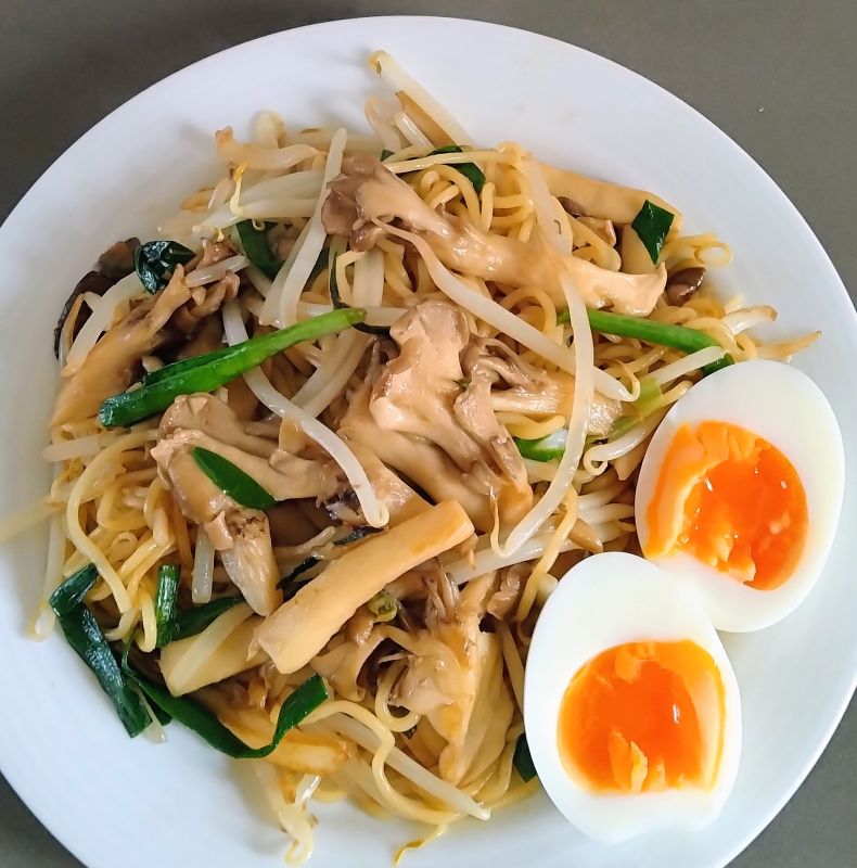 ダブルきのこの香港風炒め麺