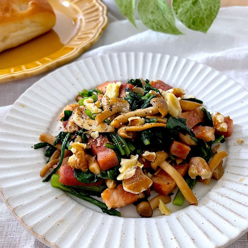 しめじと春菊のガーリック炒め