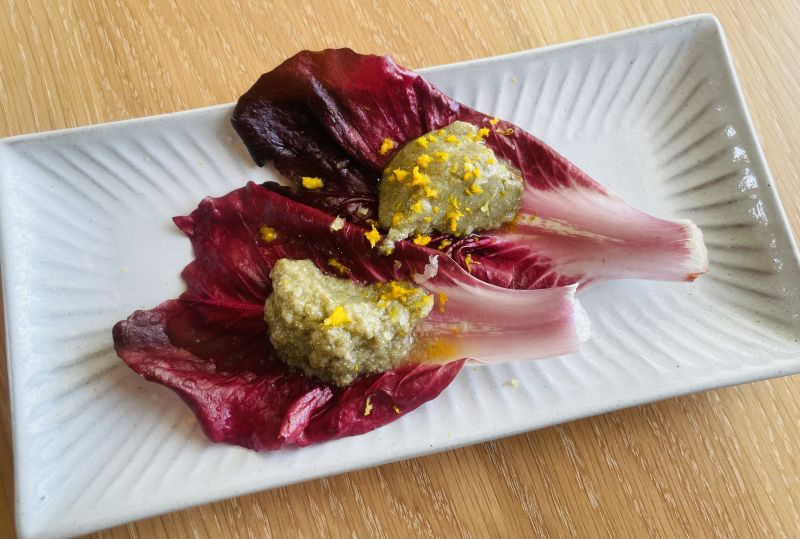 舞茸とほうれん草のクリームチーズジュレ　アンディーブの小舟で