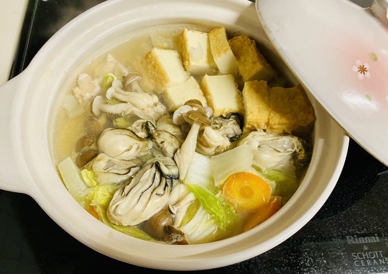 ブナシメジと牡蠣の鍋