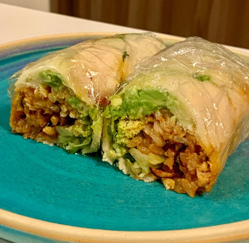 お花見にも、たっぷりシメジチキンライスのブリトー