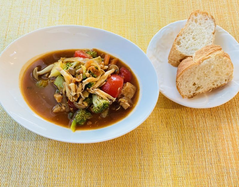 ブナシメジとたっぷり野菜のトマト煮