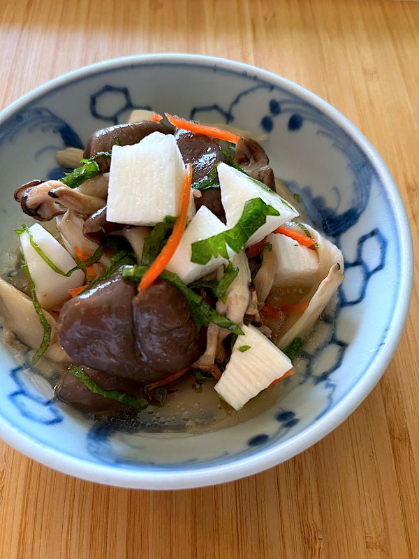 霜降りひらたけと春堀長芋のマリネ