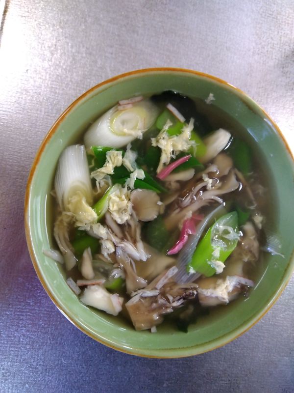 舞茸と白ネギの卵スープ