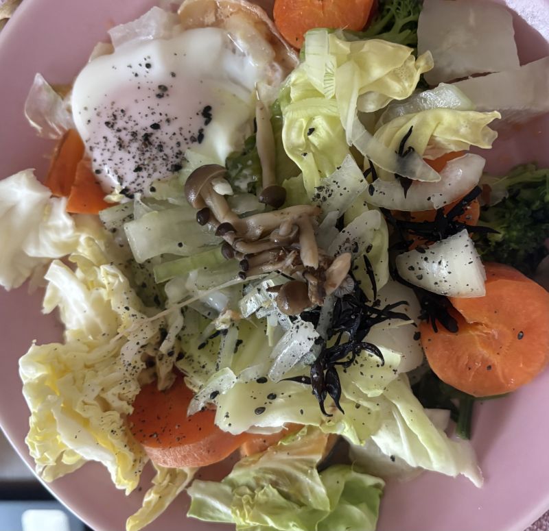 春キャベツ、サーモン、きのこ　にんじん