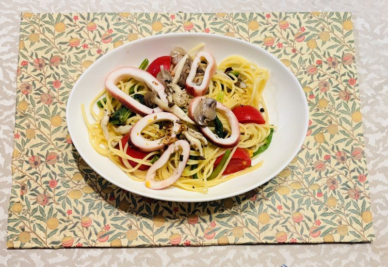 きのこもたっぷりあさりといかのシーフードパスタ