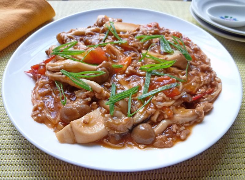 たっぷりキノコのトマトマーボー