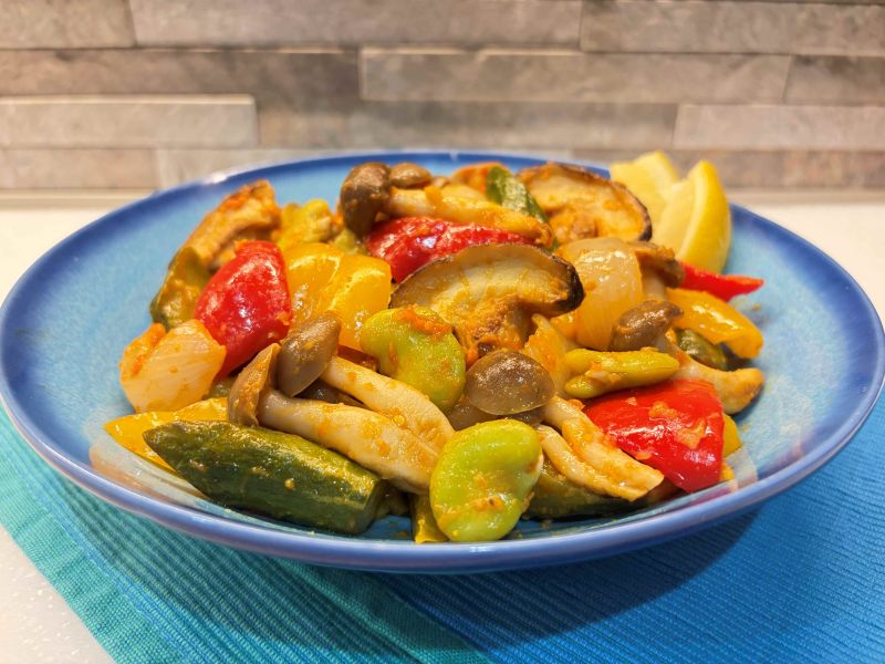キノコと採れたて野菜のレモン胡椒煮込み♪