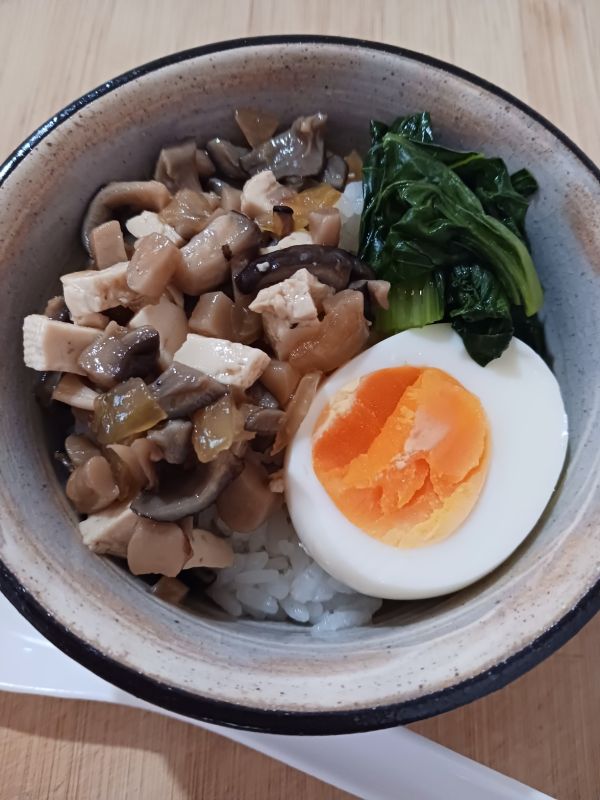 ひらたけ魯肉飯