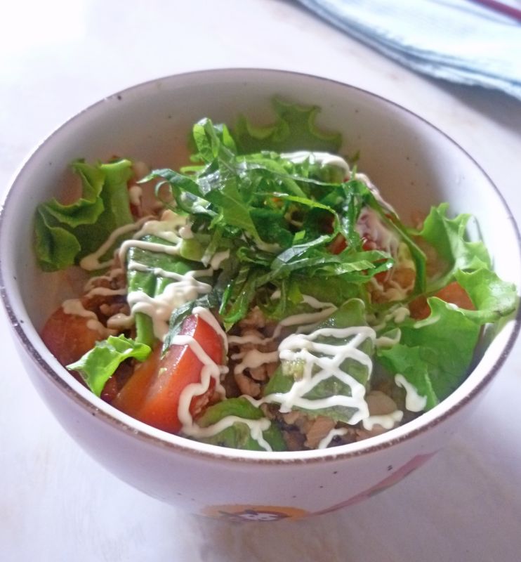 キノコそぼろの柚子胡椒アボカドサラダ丼