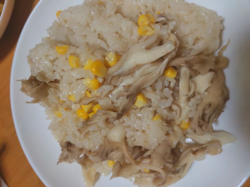 まいたけととうもろこしの炊き込みご飯