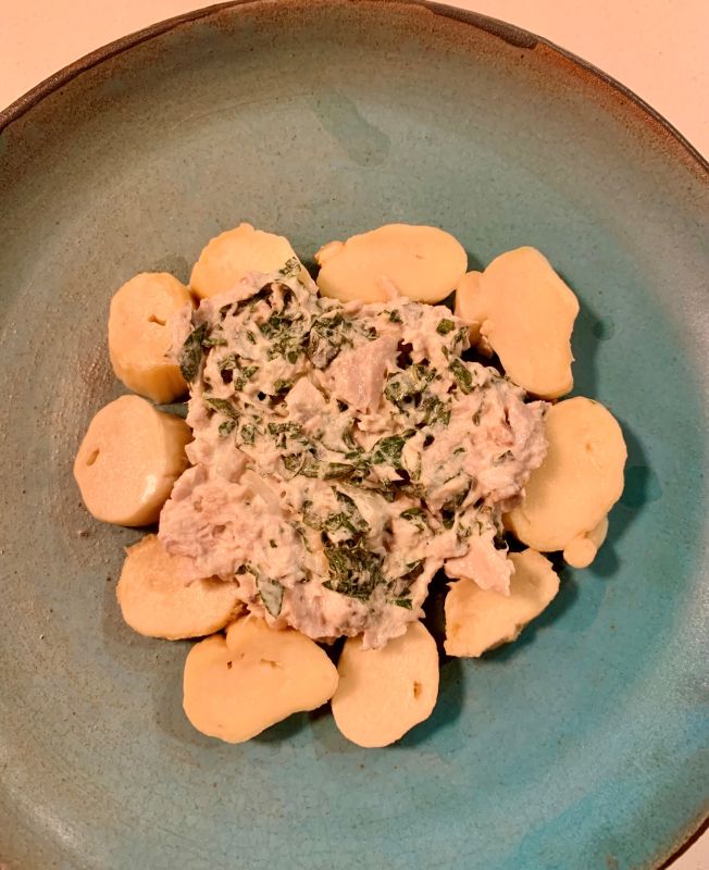 レンジで簡単、白ワイン蒸しエリンギのトンノソース