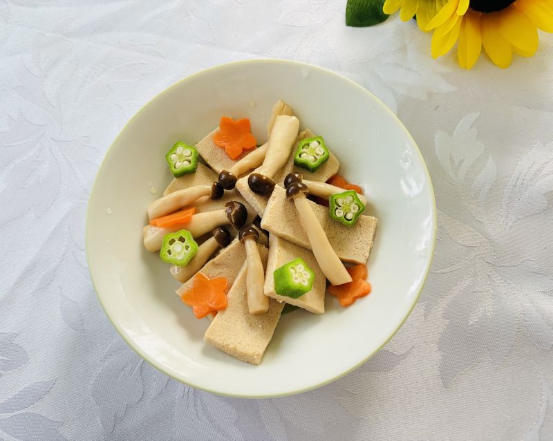 冷めても美味しい凍み豆腐とブナシメジの含め煮