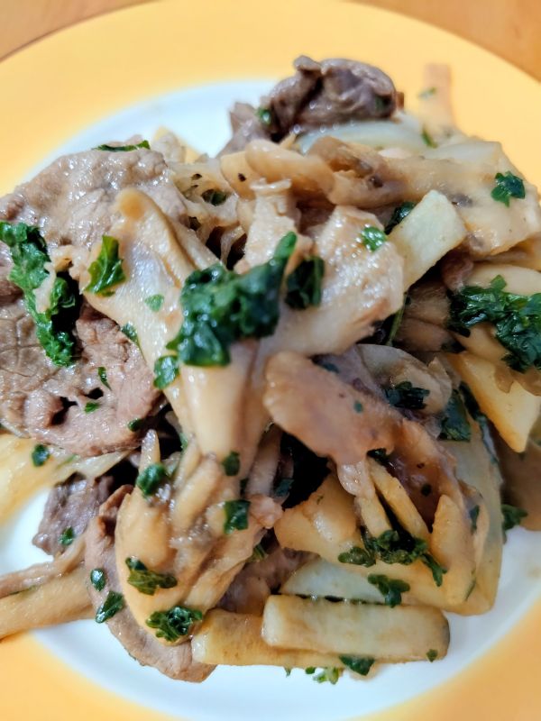 生パセリたっぷり牛肉炒め