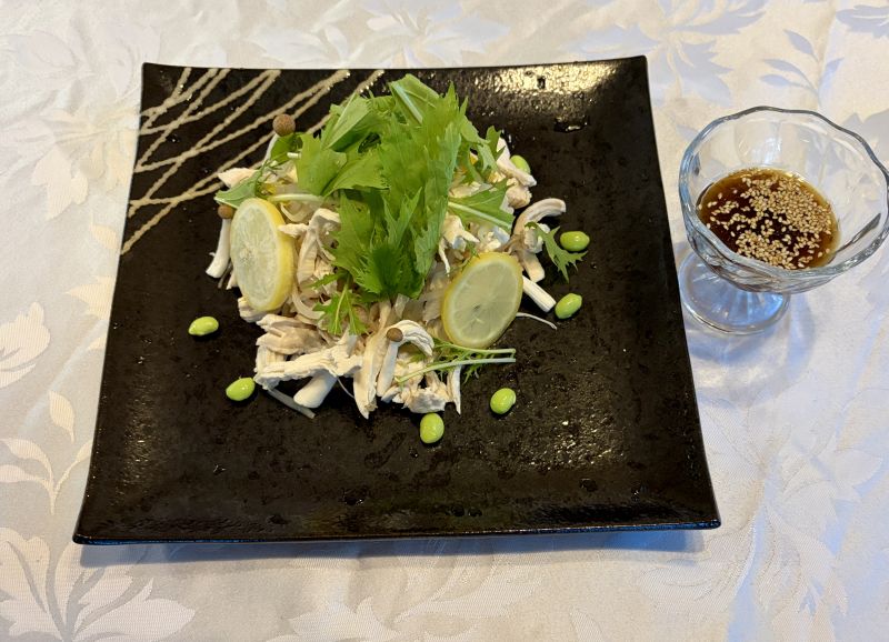 さっぱり美味しい鶏ささみ、もやし、きのこの黒酢ドレッシングサラダ