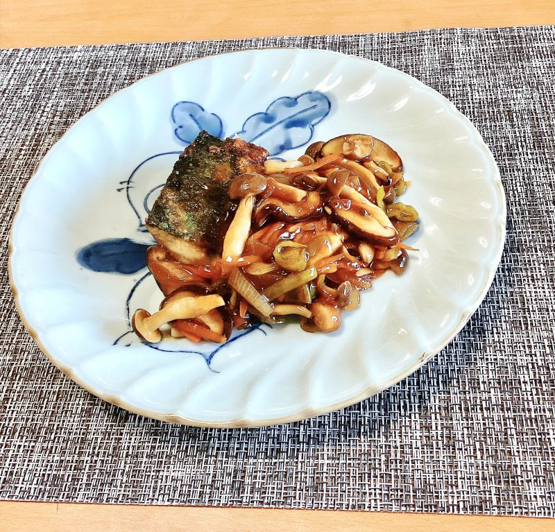 揚げ鯖のきのこあんかけ