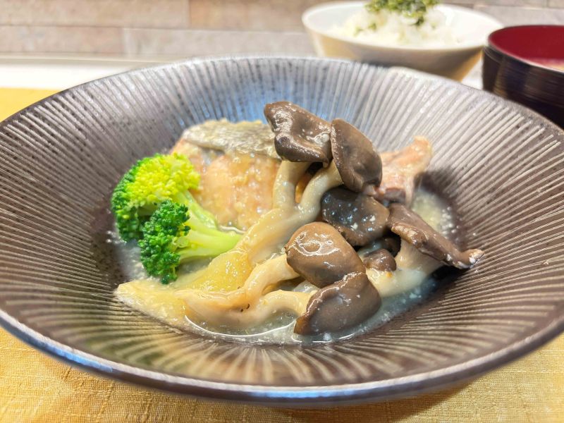 霜降りひらたけと秋鮭の麹味噌煮♪