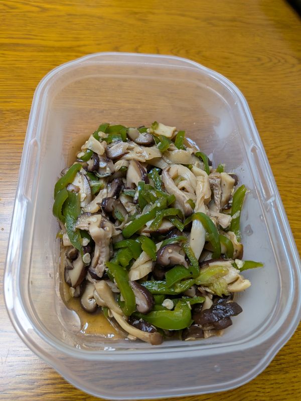 霜降りひらたけと椎茸とピーマンのスパイス味