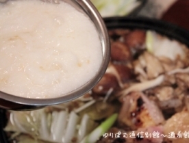 キノコと炙り鶏のとろろ鍋。